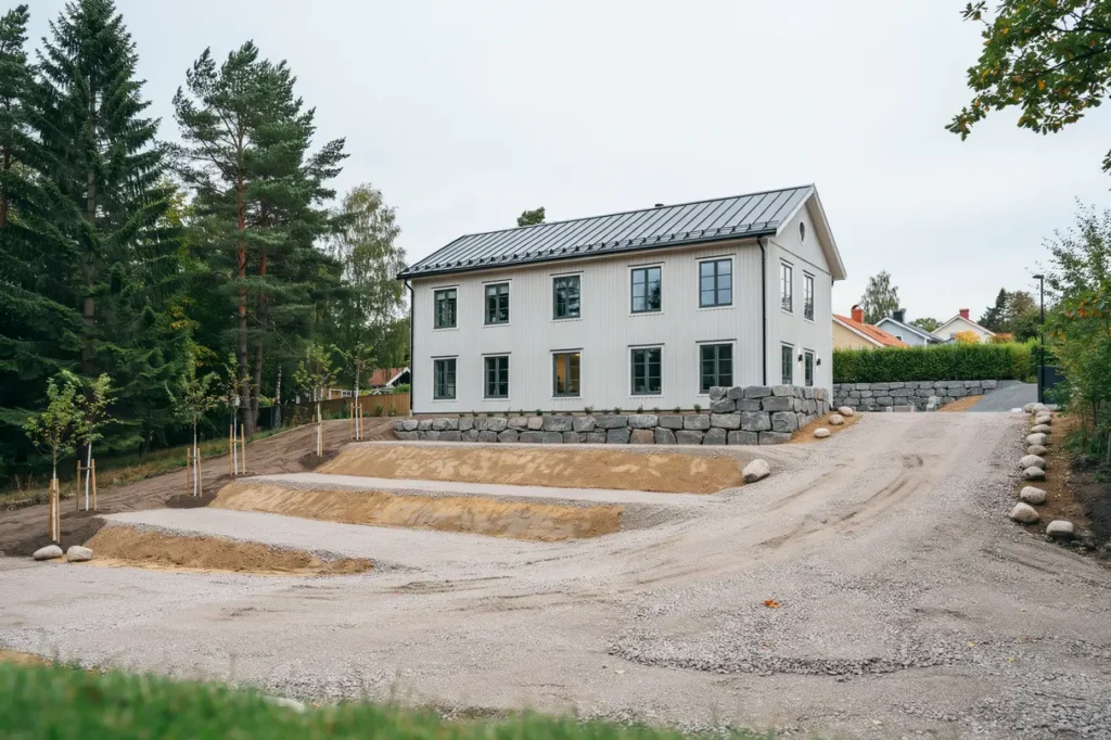 markberedning och terrassering f r villatomt i n sbypark t by