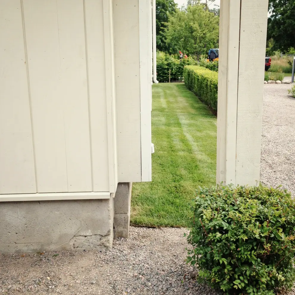 grasklippning hackklippning tradgardsskotsel tradbeskarning taby stockholm